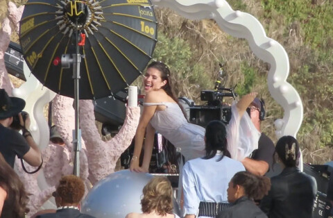 Photo 13 going on 30 reboot Zuma Beach Foto Whats on Netflixjpg
