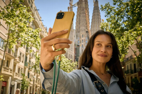 Photo La Vida Barcelona Barcelona Sagrada Familia Courtesy of Millstreet Films Mark de Blok webp